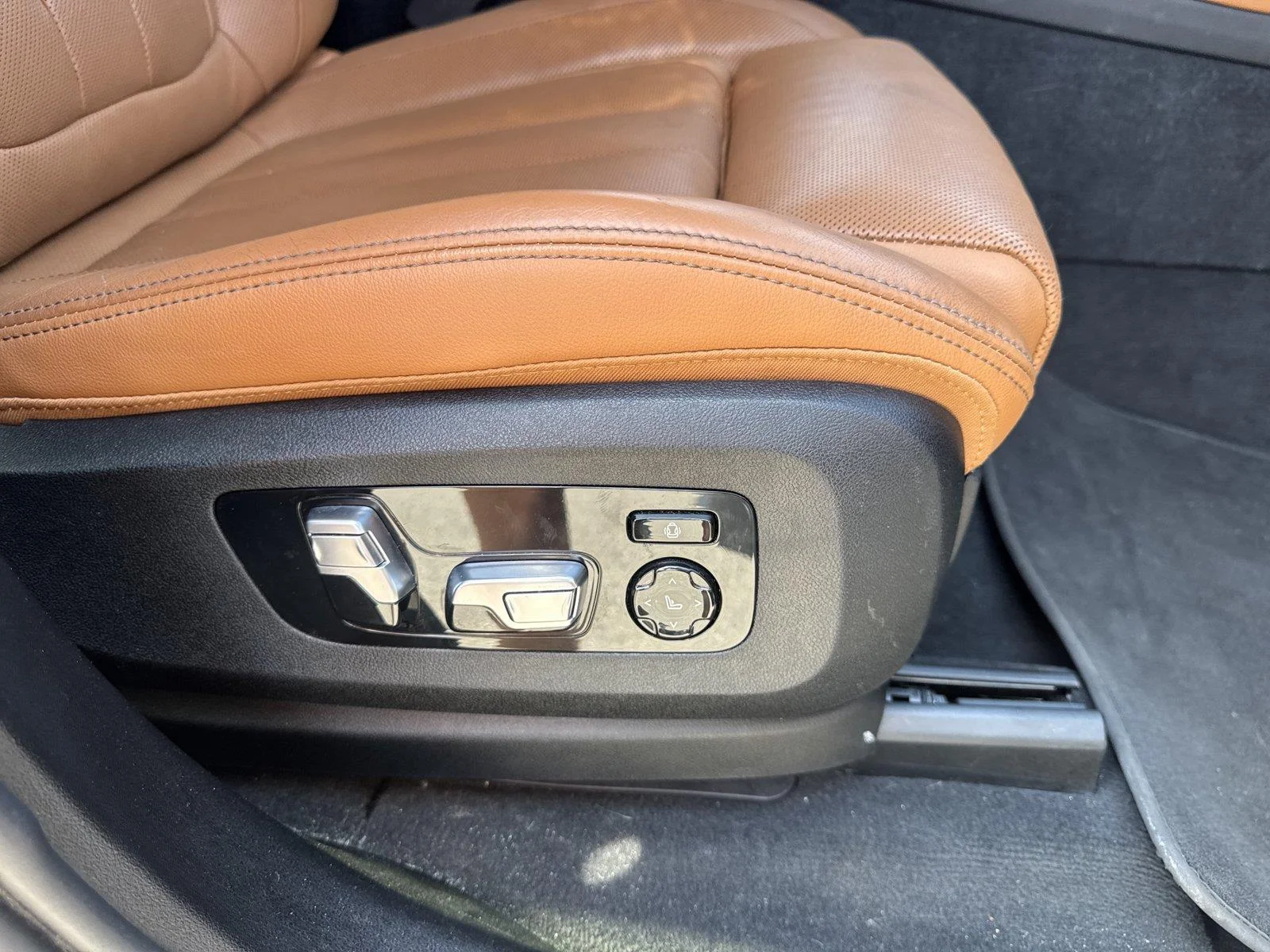 Used 2022 Arctic Grey Metallic BMW xDrive40i image 33