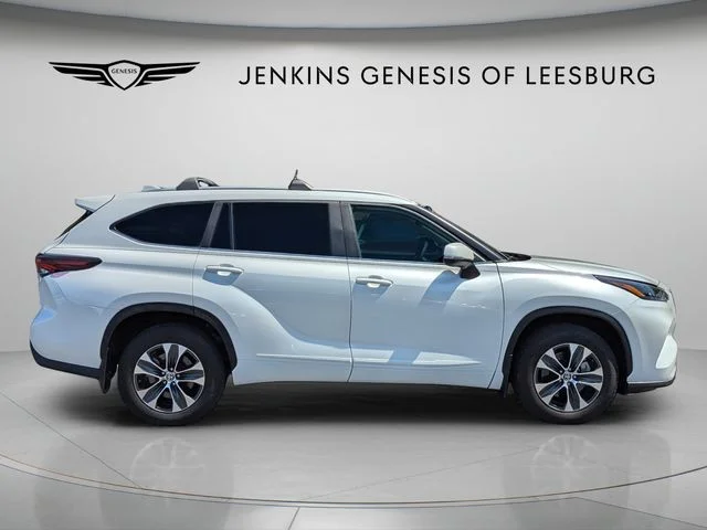 Used 2024 Beige Toyota XLE image 12