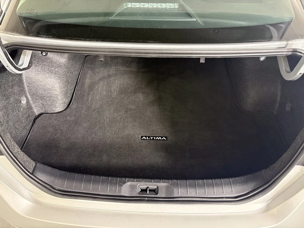Used 2024 Silver Nissan 2.5 SV image 18