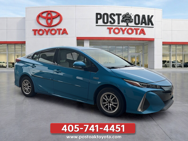 2017 Toyota Prius Prime Premium's photo