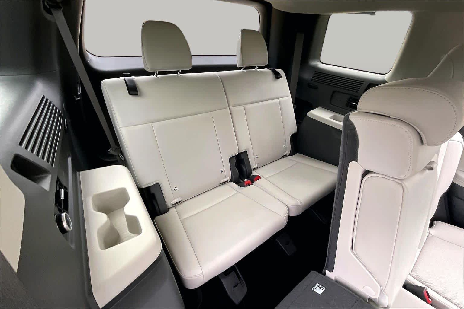 Used 2025 Hampton Gray Hyundai SEL image 34