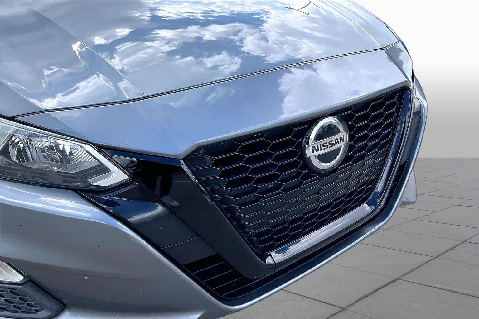 Used 2020 Gun Metallic Nissan 2.5 S image 27