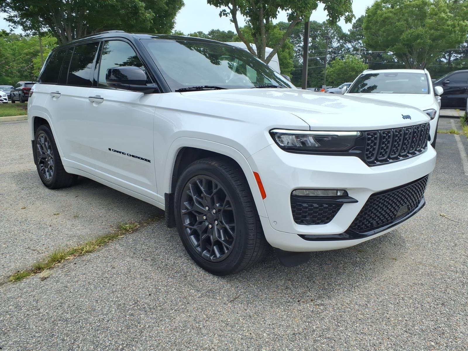 Used 2025 Bright White Clearcoat Jeep Summit Reserve image 4