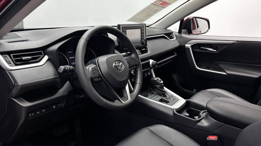 Used 2021 Red Toyota XLE Premium image 14