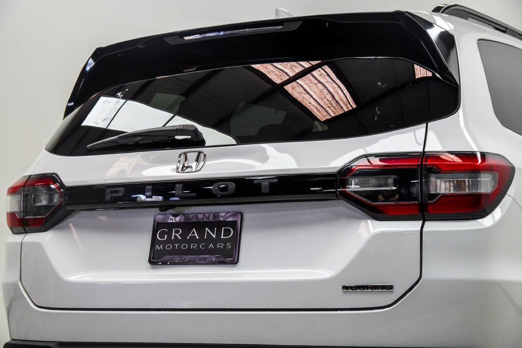 Used 2025 White Honda Touring image 14