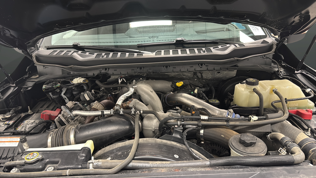 Used 2025 Agate Black Metallic Ford Lariat image 26
