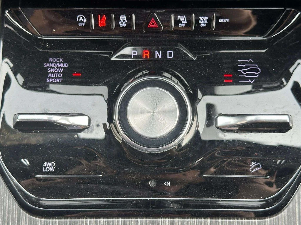 2023 Jeep Wagoneer L Series III - Photo 28