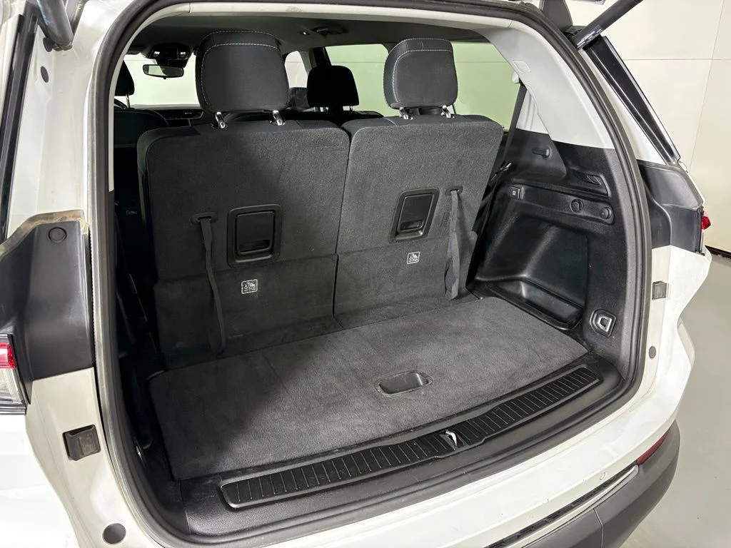 Used 2022 White Jeep Laredo image 38