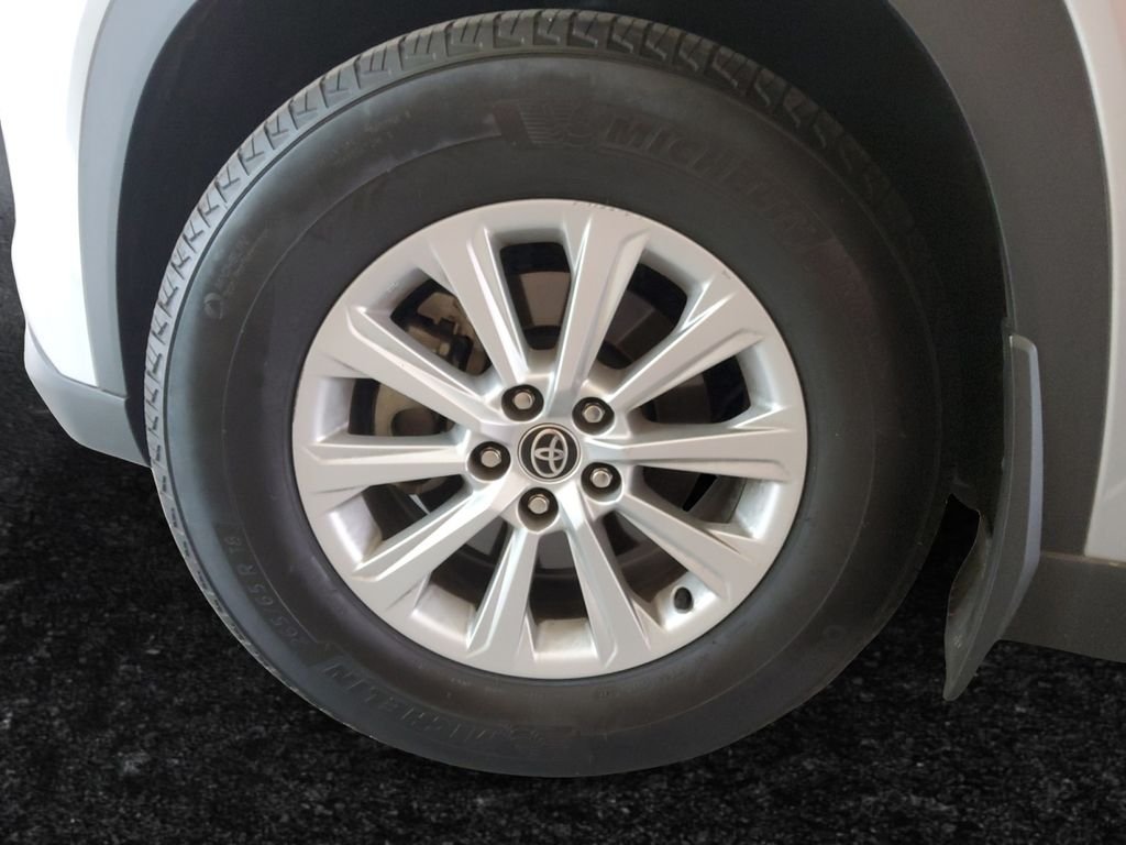 Used 2024 Silver Toyota XLE image 27