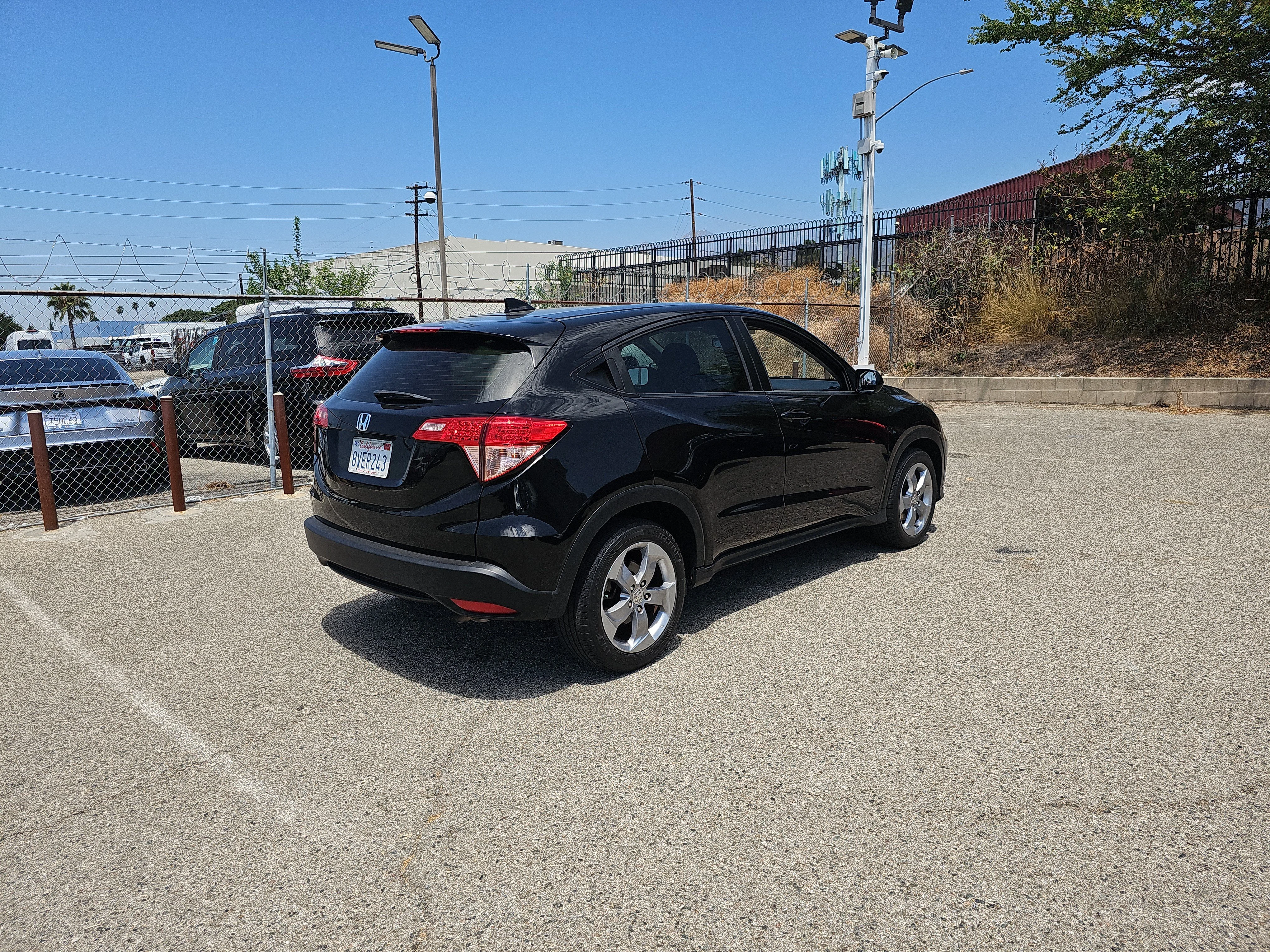 Used 2018  Honda LX image 4