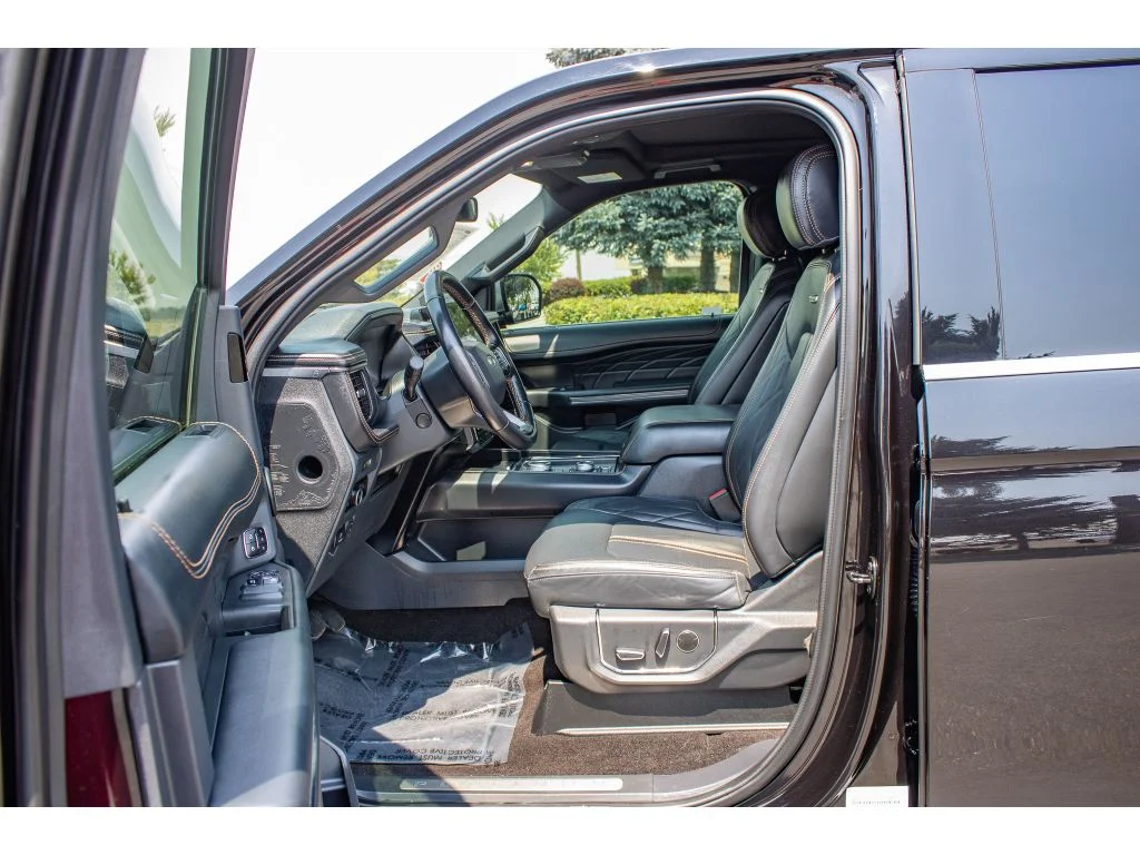 Used 2023 Agate Black Metallic Ford Platinum image 31