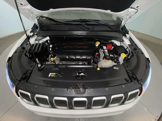 Used 2022 White Jeep Latitude Lux image 24
