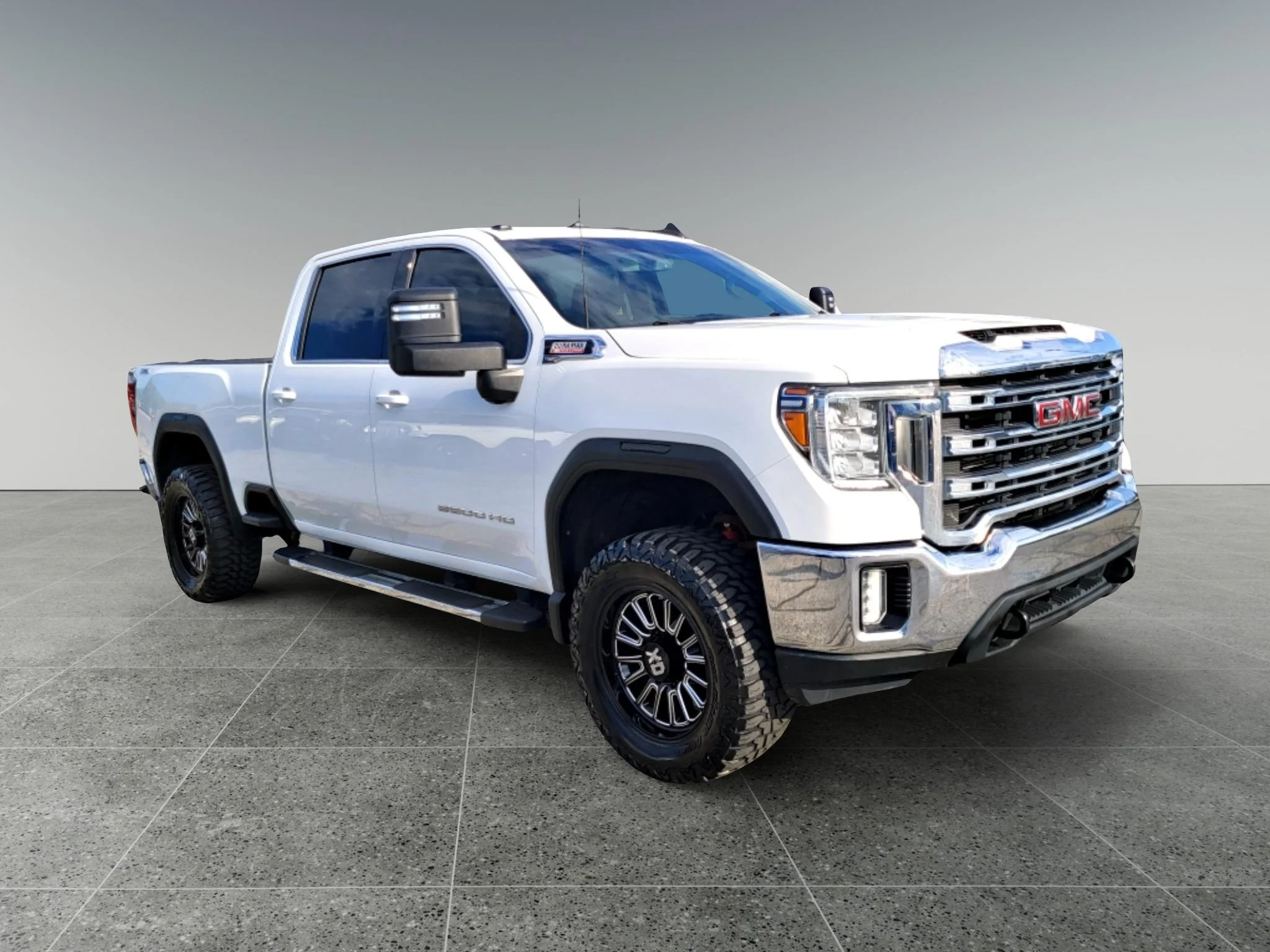 Used 2021 Summit White GMC SLE image 4