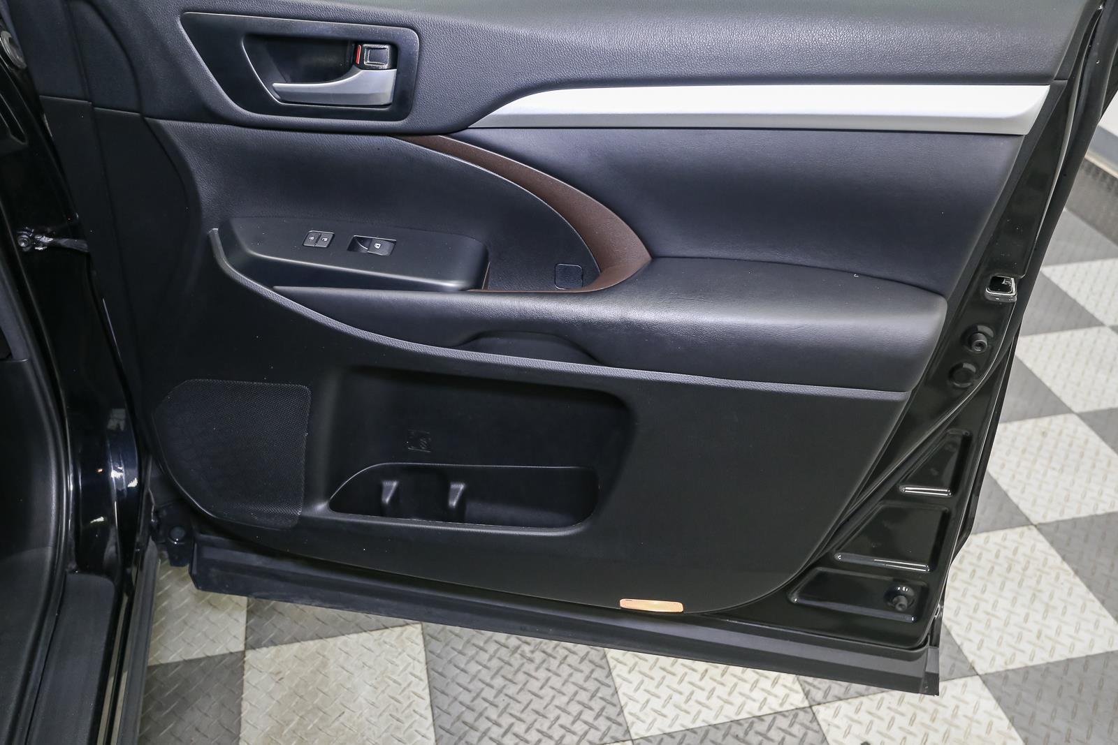 Used 2017 Midnight Black Metallic TOYOTA  image 21