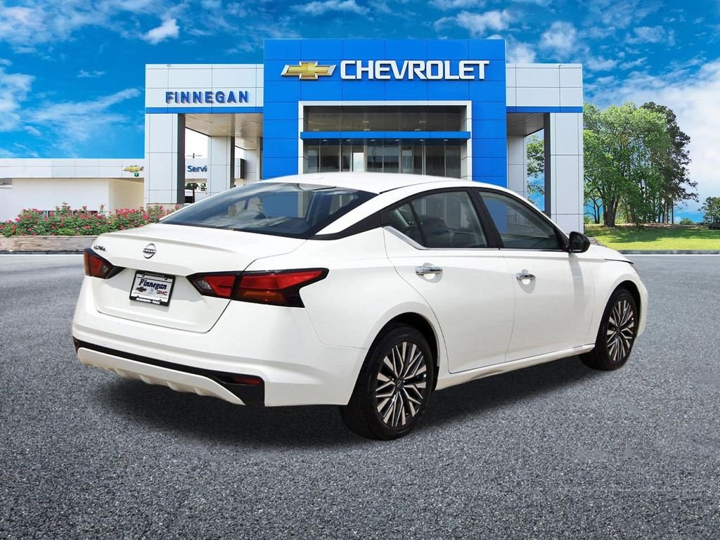 Used 2025 White Nissan 2.5 SV image 7