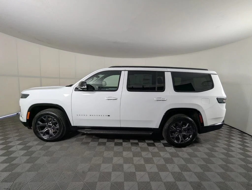 New 2026 Bright White Clear-Coat Exterior Paint Jeep Limited Altitude image 9