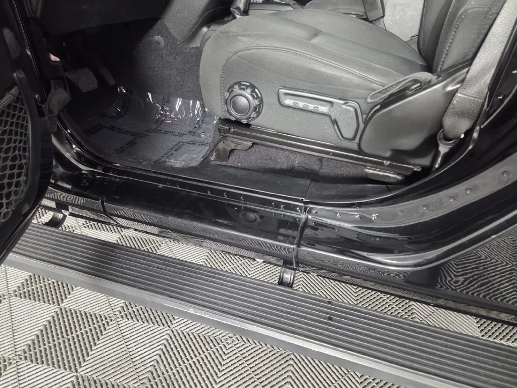 Used 2020 Black Clearcoat Jeep Sport S image 12
