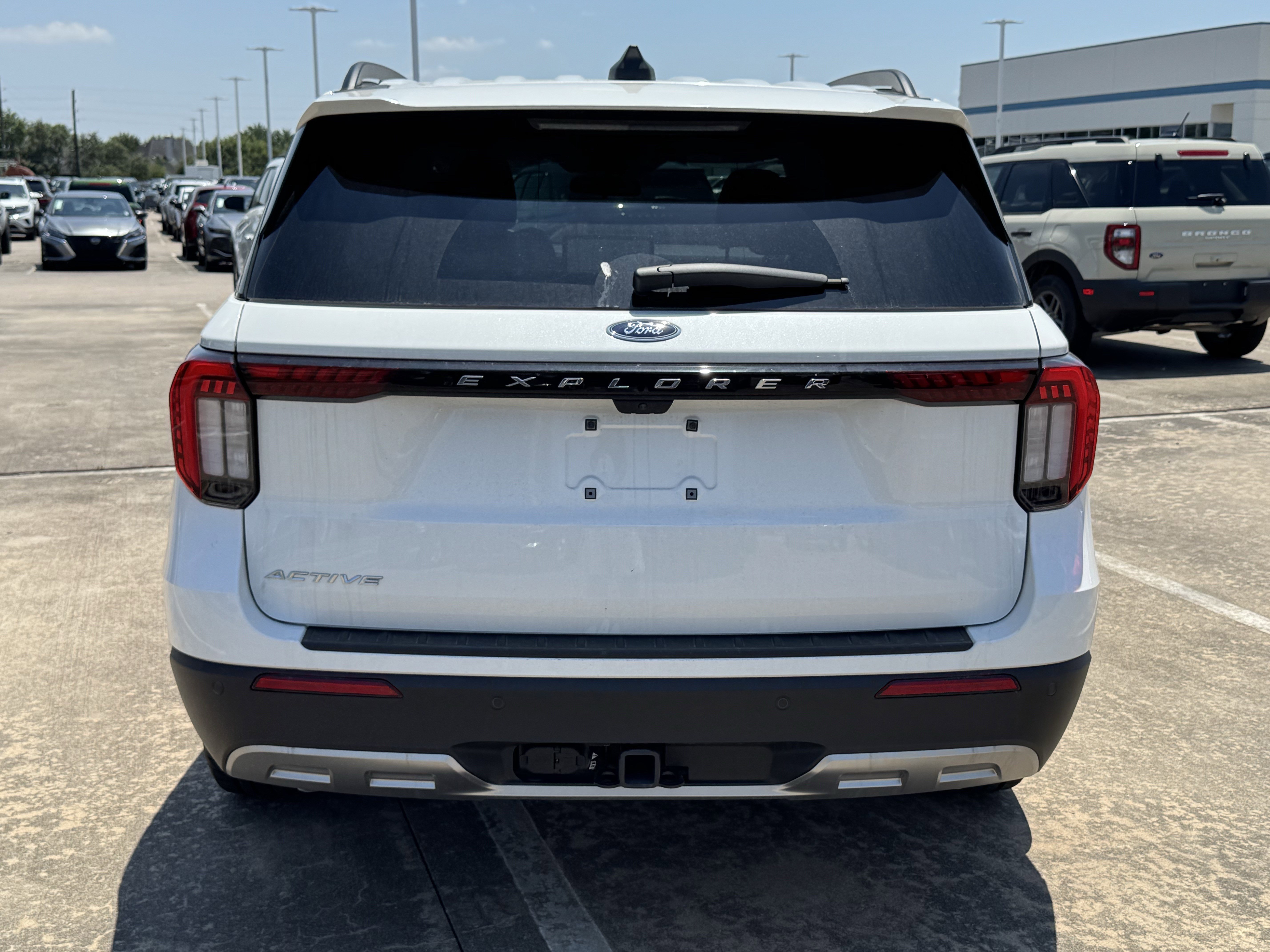 New 2026 Star White Metallic Tri-Coat Ford Active image 9