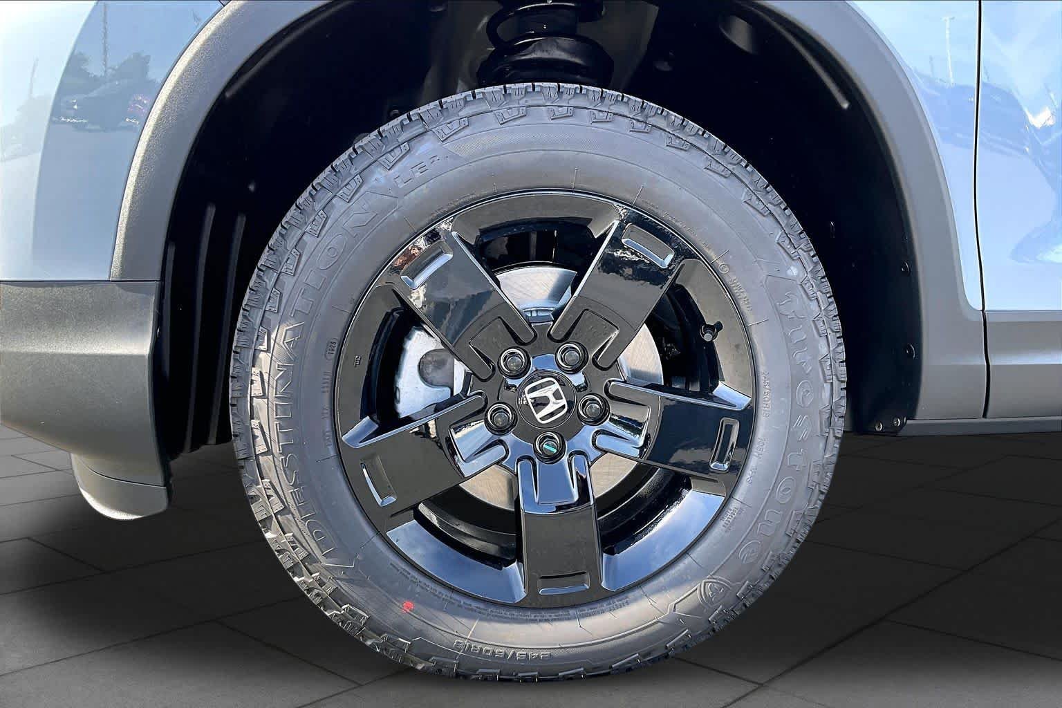 New 2026 Sonic Gray Pearl Honda Black Edition image 11