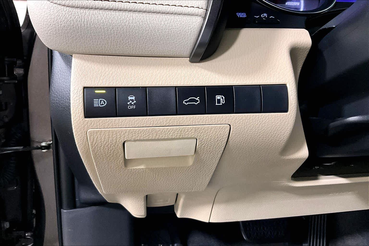 Certified Used 2018 Brown Stone Toyota XLE image 35
