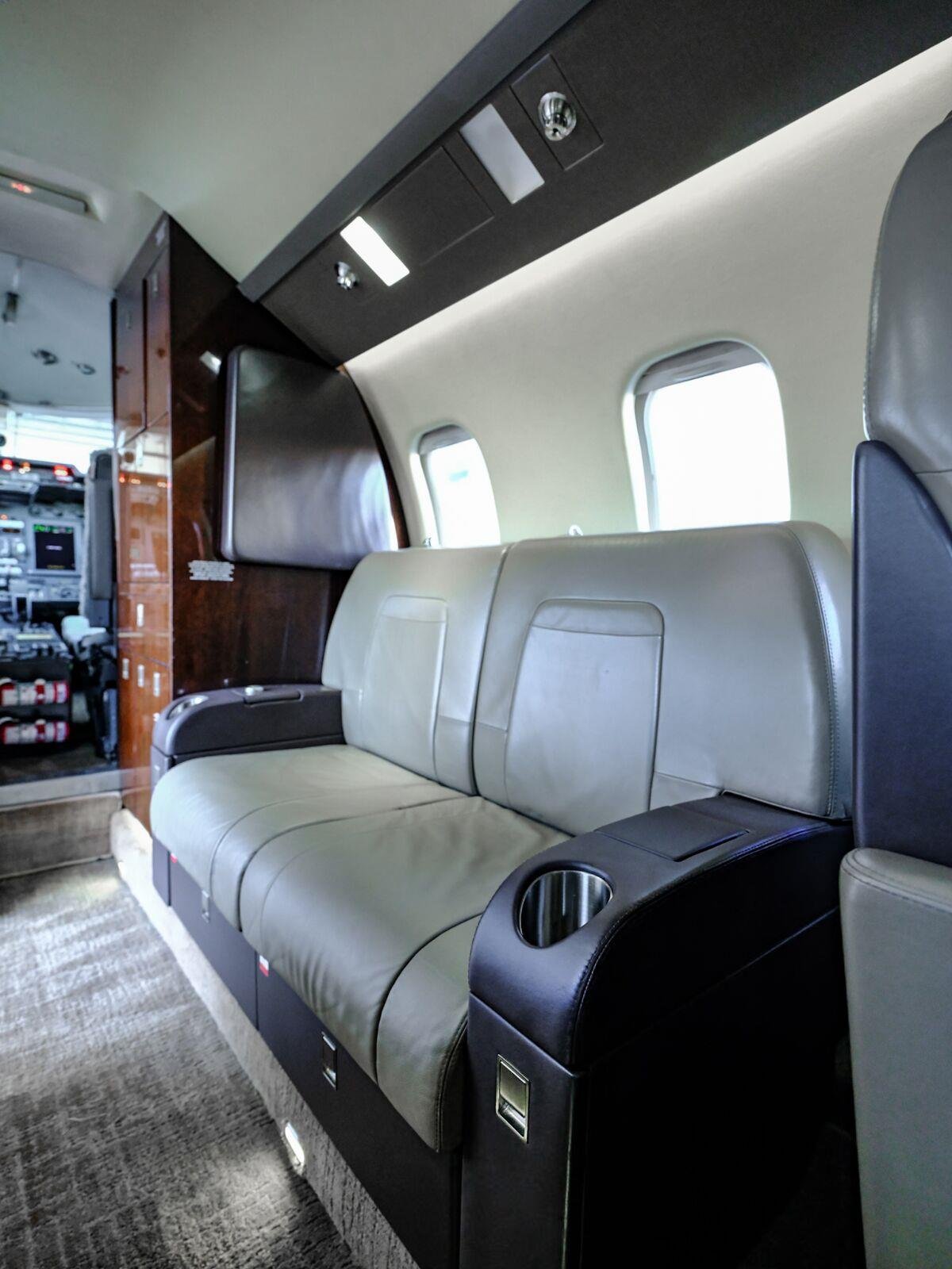 Used 2011 White LEARJET XR image 15