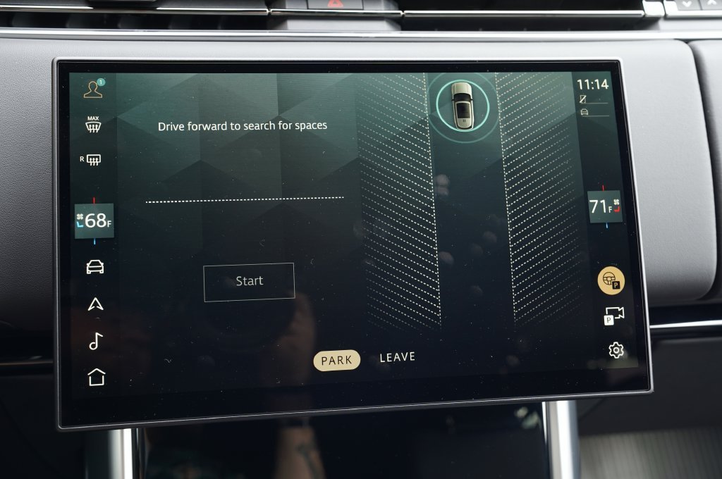 New 2027 British Racing Green Satin Land Rover SE image 22