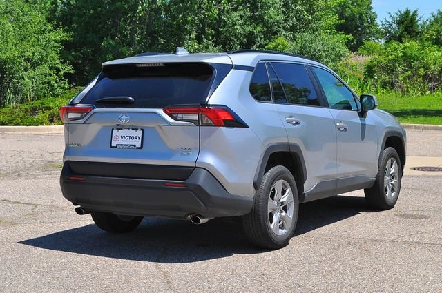 Used 2025 Silver Toyota XLE image 3