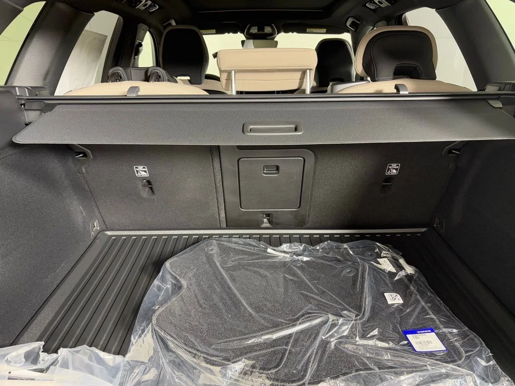 2026 Volvo XC60 Plus - Photo 18