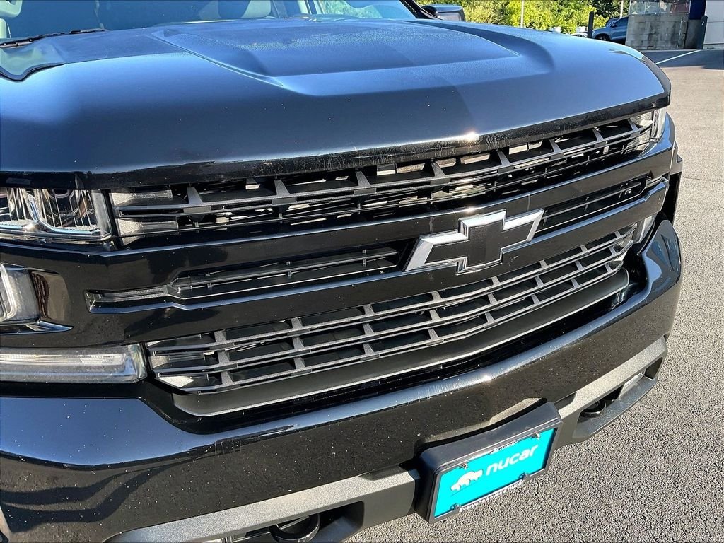 Used 2019 Black Chevrolet RST image 32