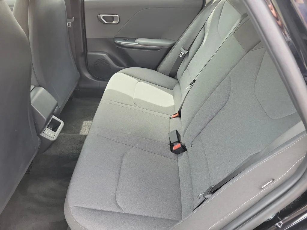 2025 Kia K4 LXS - Photo 14