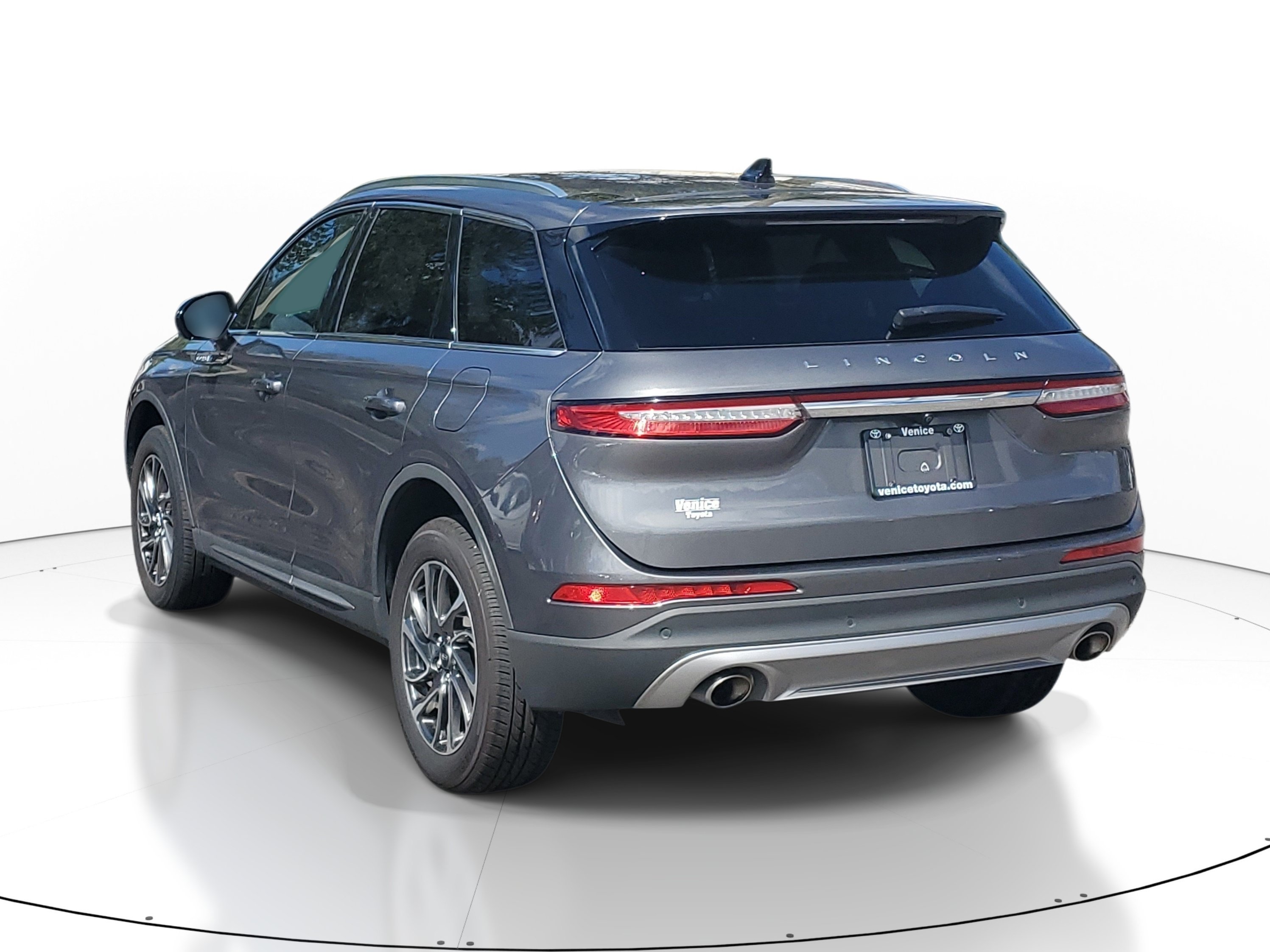 Used 2022 Gray Metallic Lincoln Standard image 4