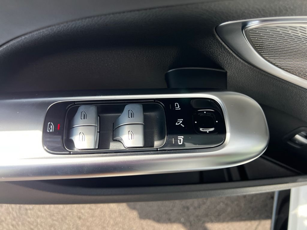 New 2026 MANUFAKTUR Moonlight White Metallic Mercedes-Benz AMG® C 43 4MATIC Sedan image 11