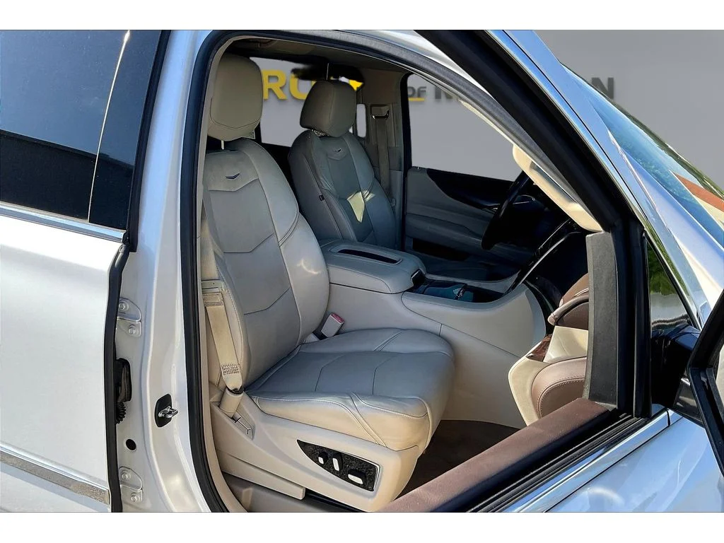 Used 2016 CRYSTAL WHITE TRICOAT Cadillac Luxury Collection image 6