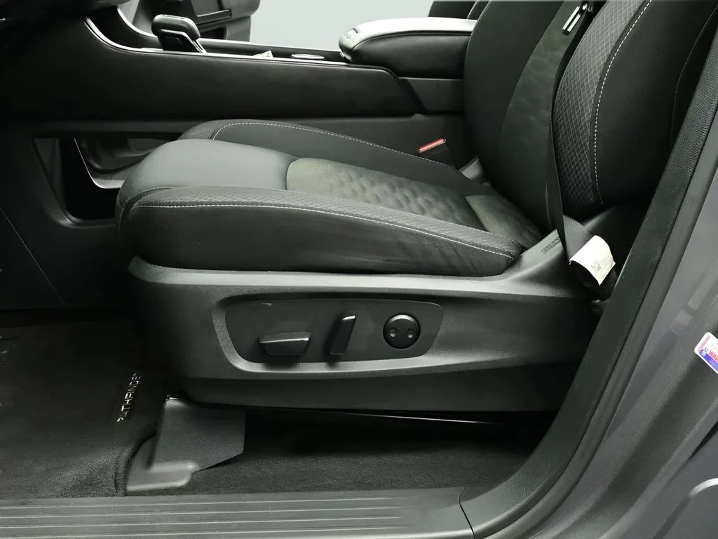 Used 2025 Gun Metallic Nissan SV image 20