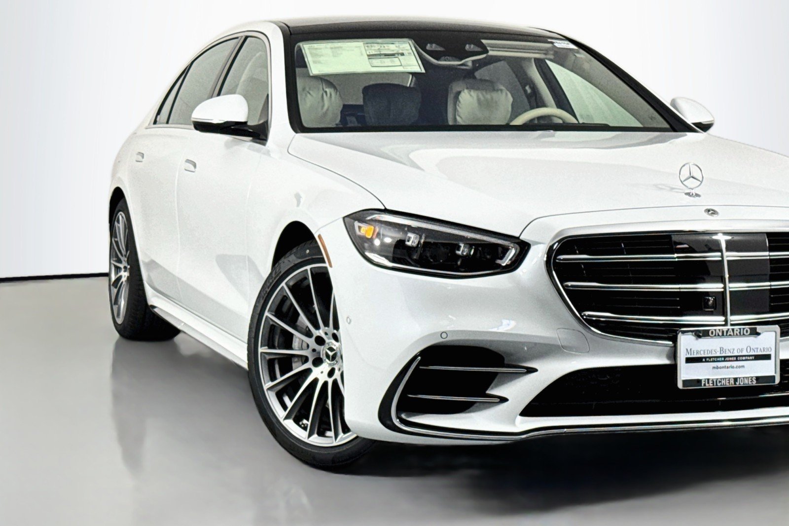 New 2026 MANUFAKTUR Moonlight White Metal Mercedes-Benz S 580e 4MATIC® Sedan image 14