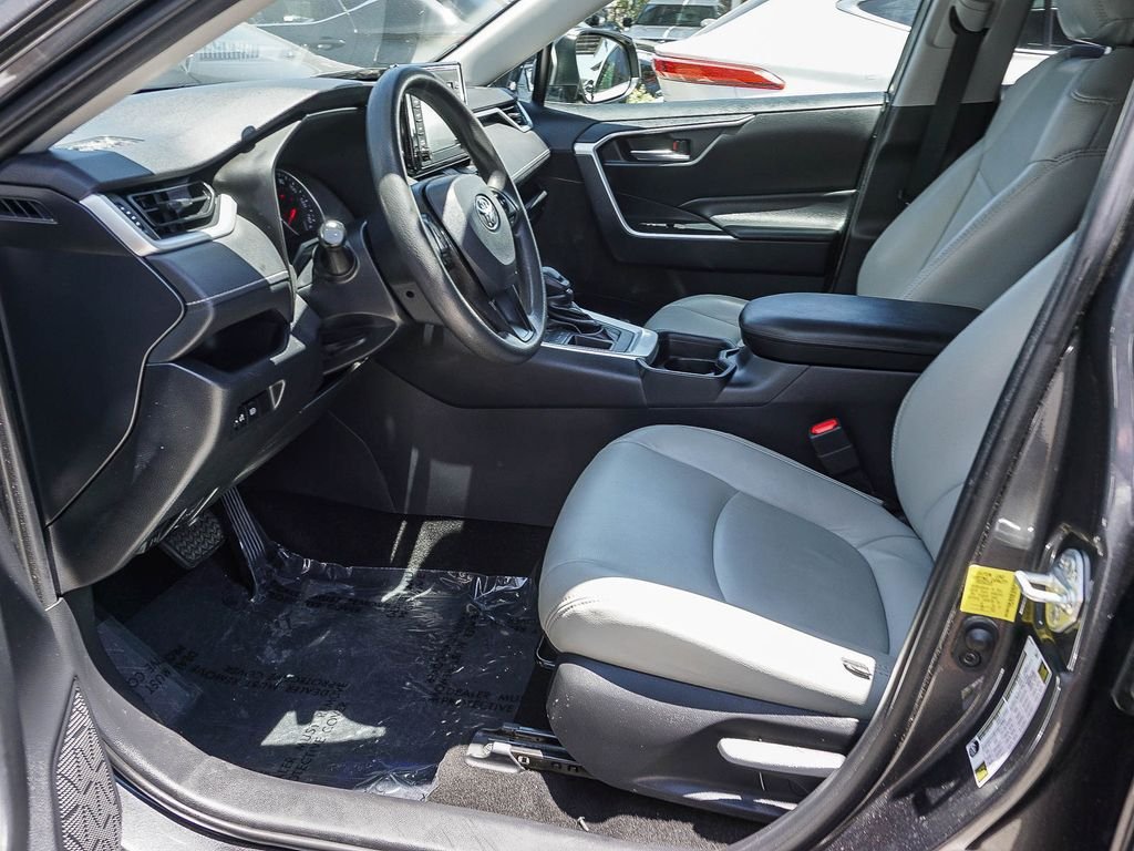 Used 2019 Gray Toyota XLE image 17