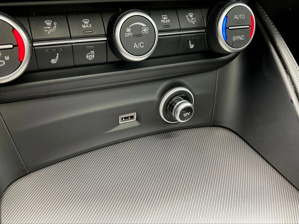 Used 2024 White Alfa Romeo Veloce image 16