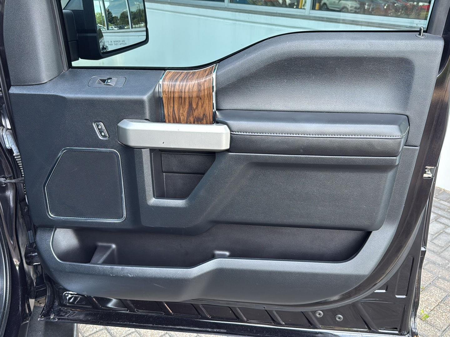 Used 2020 Agate Black Metallic Ford LARIAT image 29