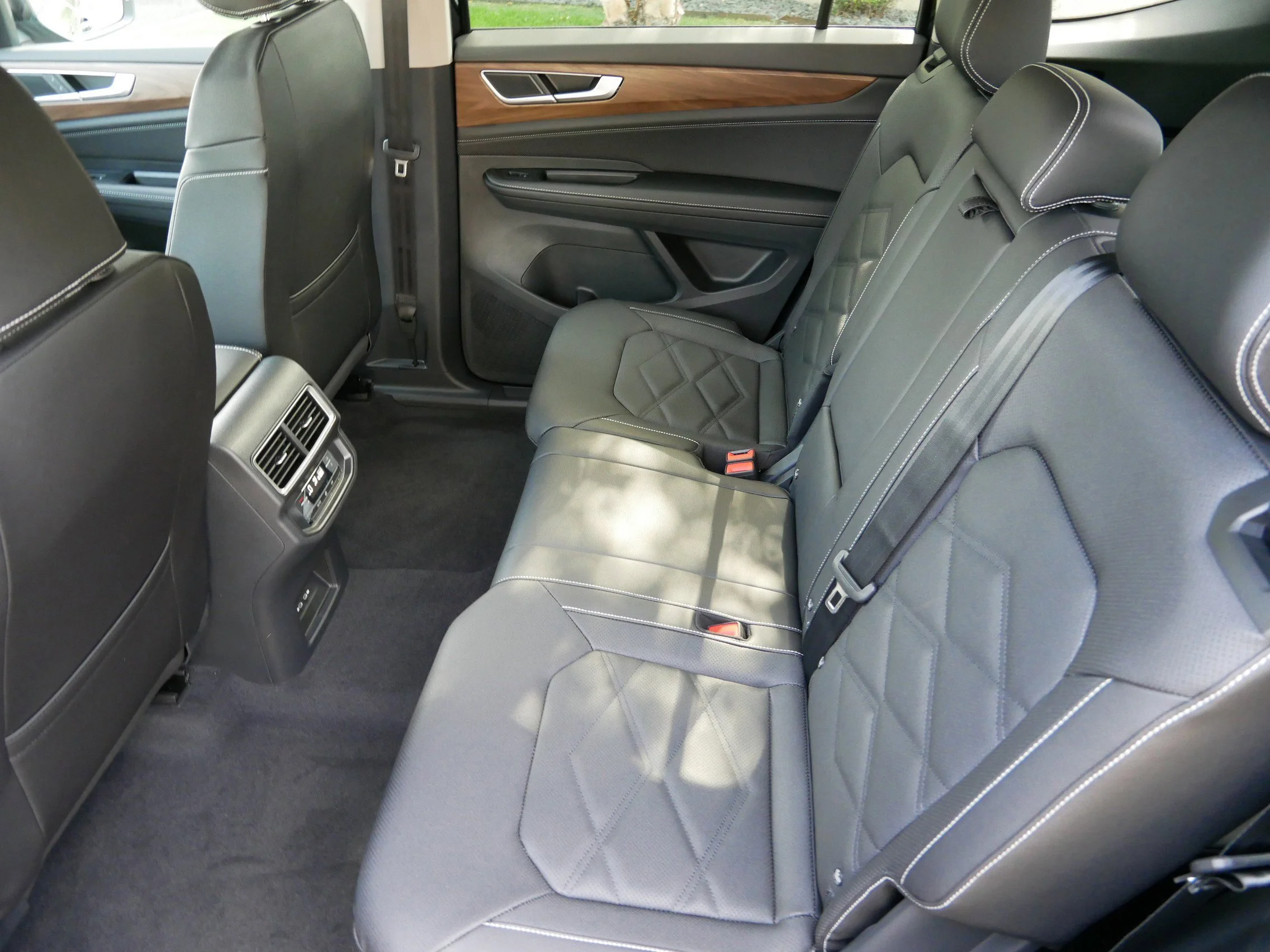 New 2026 Deep Black Pearl Volkswagen 2.0T SE image 8