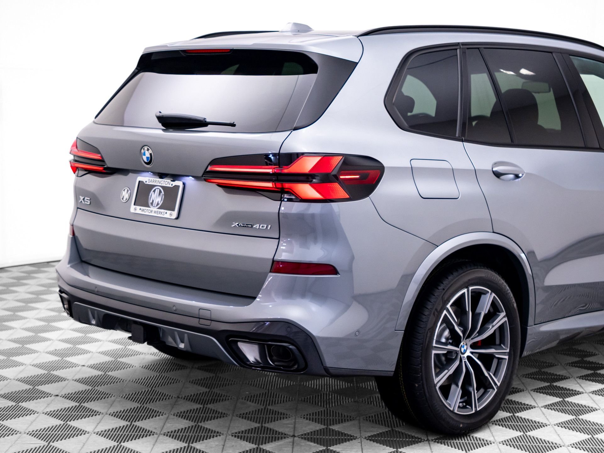 New 2026 Skyscraper Grey Metallic BMW xDrive40i image 38