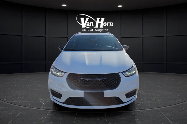 New 2026 Bright White Clear-Coat Exterior Paint Chrysler Select image 10