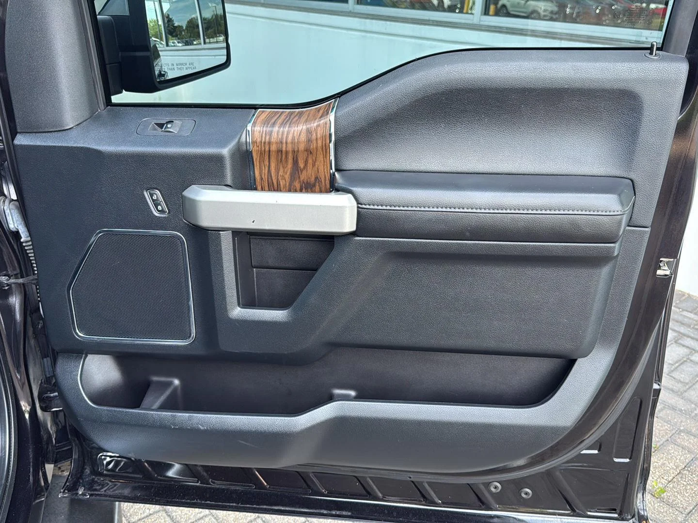 Used 2020 Agate Black Metallic Ford LARIAT image 29