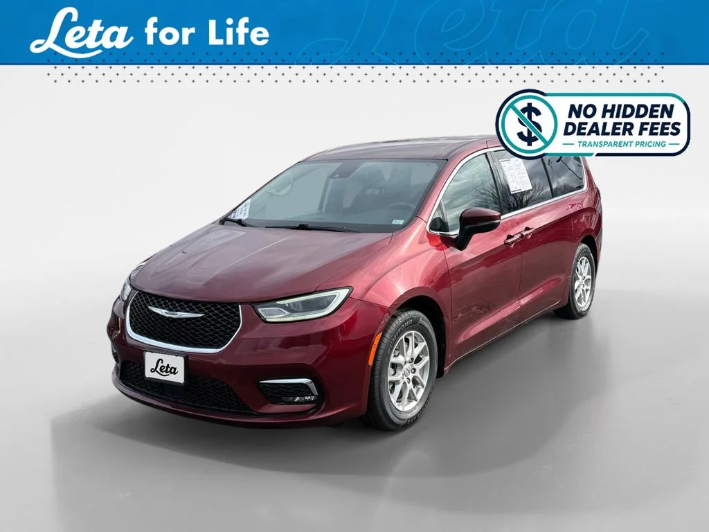 2023 Chrysler Pacifica Touring L's photo