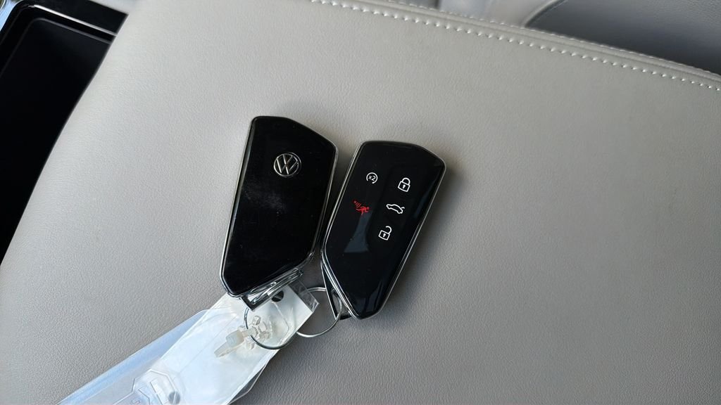Certified Used 2026 Silver Volkswagen 2.0T SE w/Technology image 43