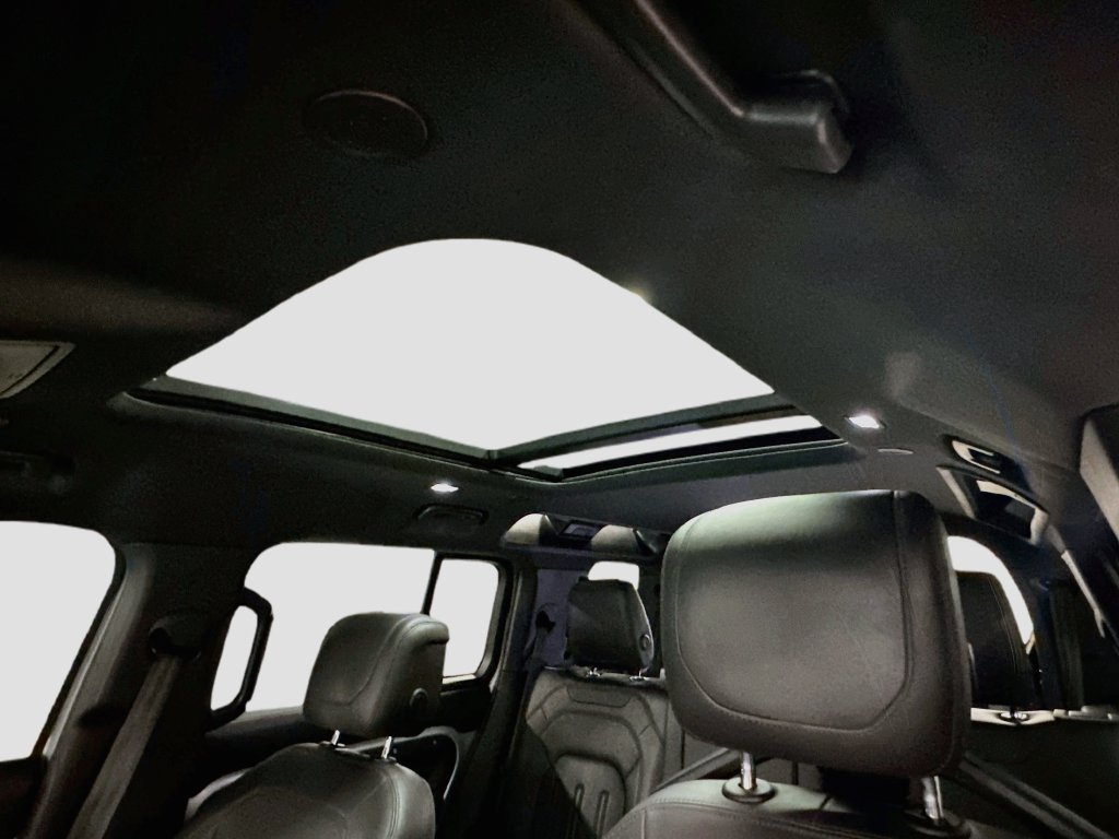 Used 2022 Silver Land Rover XS Edition image 22