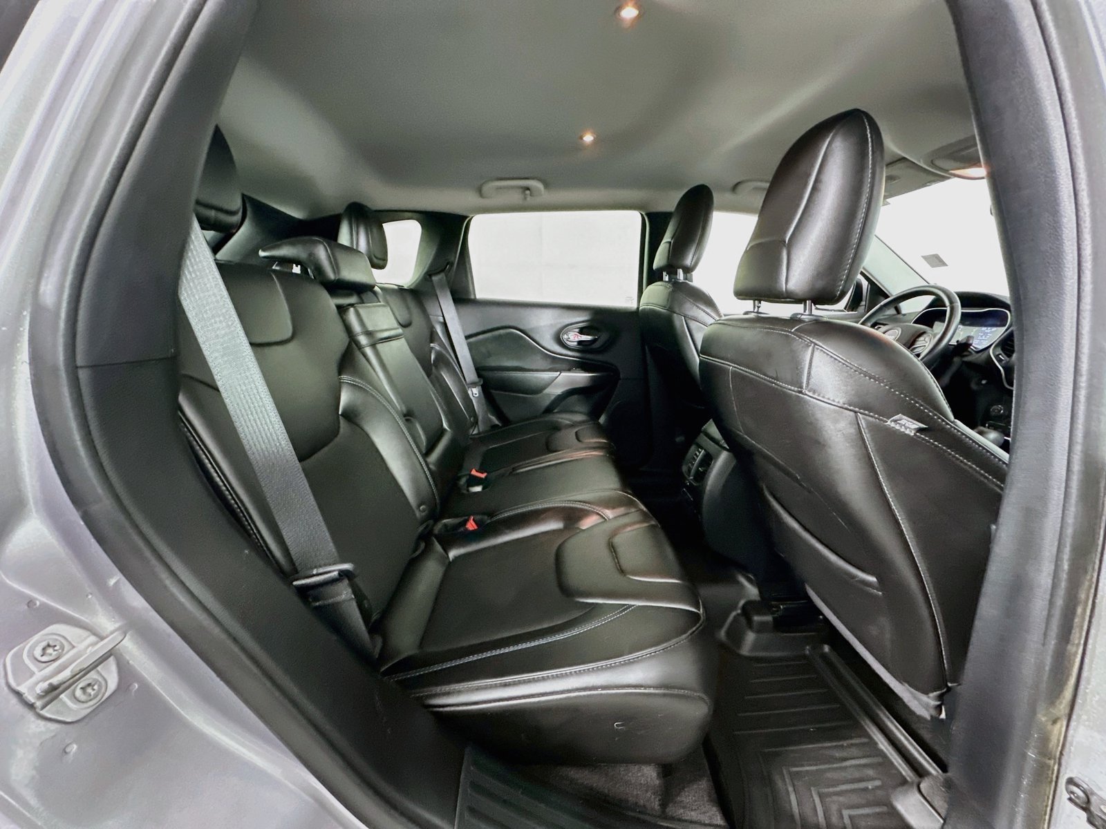 Used 2019 Billet Silver Metallic Clearcoat Jeep Latitude Plus image 25