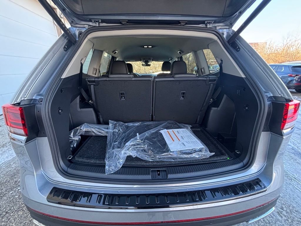New 2026 Silver Volkswagen 2.0T SE w/Technology image 14