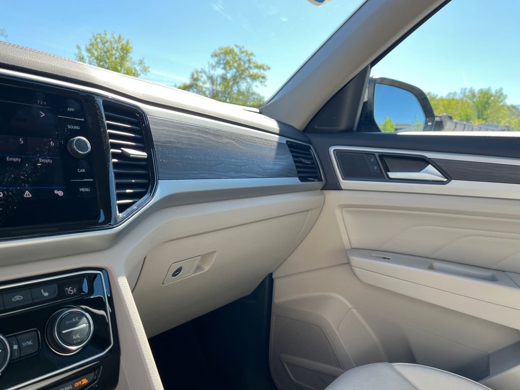 2022 Volkswagen Atlas SE w/Tech - Photo 19