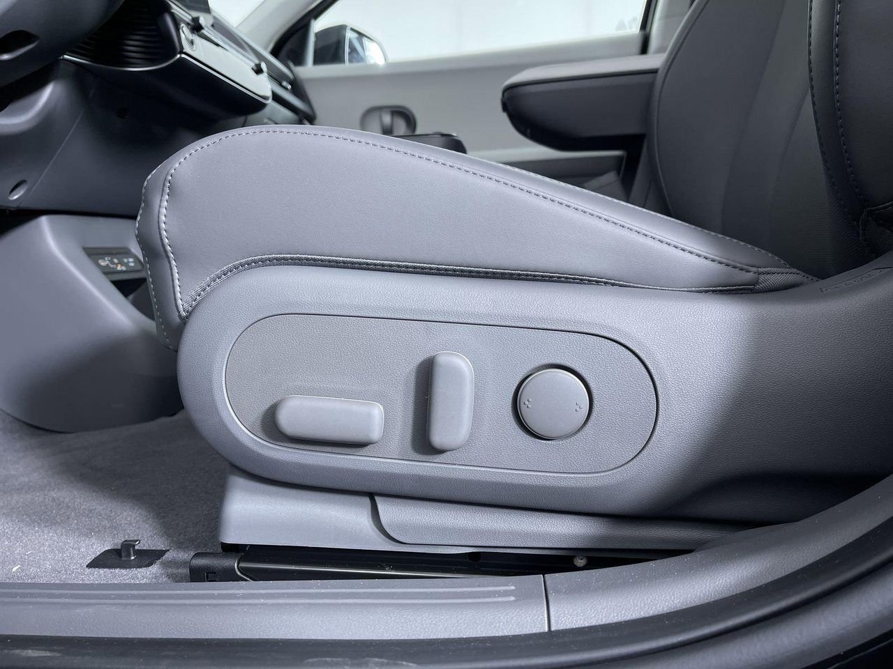 New 2026 Abyss Black Hyundai SEL image 24