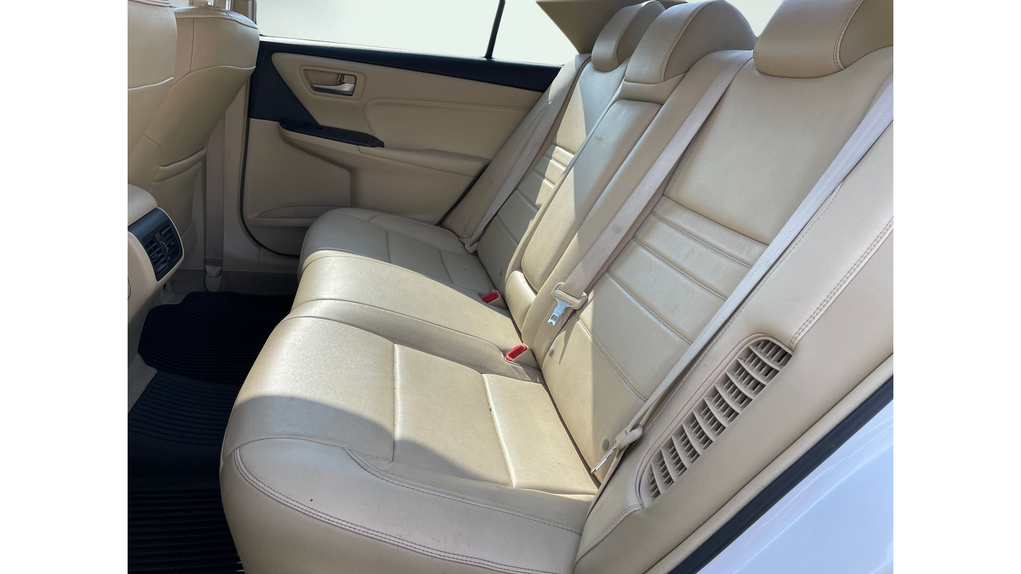 Used 2016 White Toyota XLE image 10